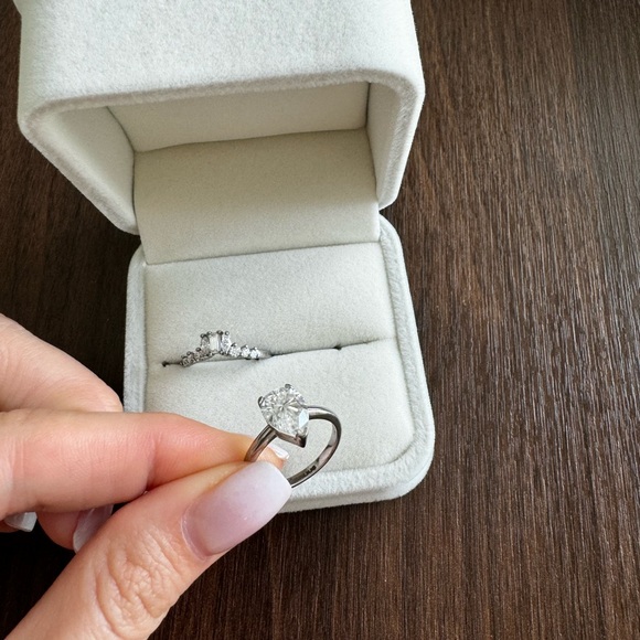 Gorgeous 2kt stackable diamond ring ( lab-created diamond) - Picture 4 of 5